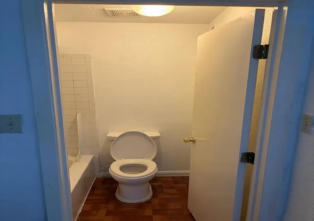 4th image of 781 Country Pl Dr #1085, Houston, TX 77079 | MLS# 54536439