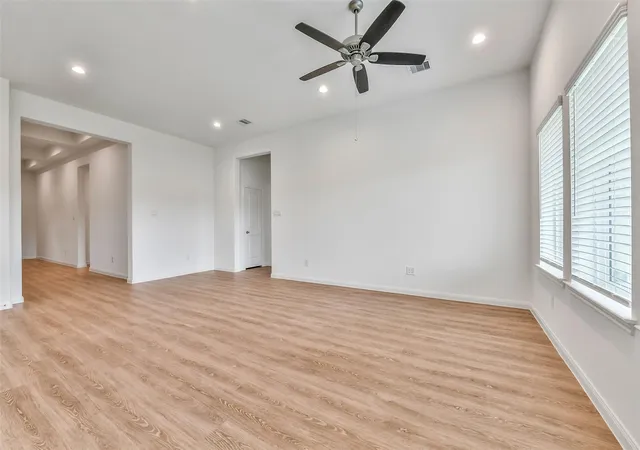 Photo 4 of Single family home for sale at 3010 King Oaks St, Baytown, TX 77251 | MLS# 36549847 | Listing updated on 2026-08-30