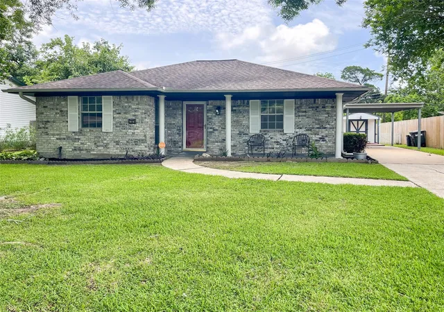 Homes for sale in Hitchcock, TX | 7021 Smith Dr, Hitchcock, TX 77563 | MLS# 37942345