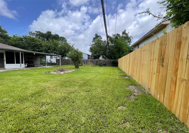 Homes for sale in Hitchcock, TX | 7021 Smith Dr, Hitchcock, TX 77563 | MLS# 37942345