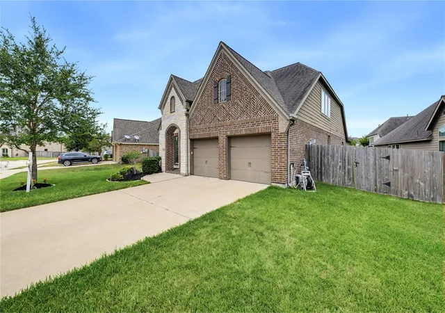 Photo 3 of Sale Pending at 13226 Sage Meadow Ln, Pearland, TX 77584 | MLS# 15818888 | Listing updated on 2026-09-07