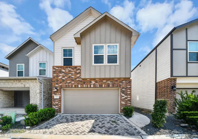 Photo 3 of Single family home for sale at 8505 Rising Stream Dr, Houston, TX 77063 | MLS# 27873575 | Listing updated on 2026-08-29