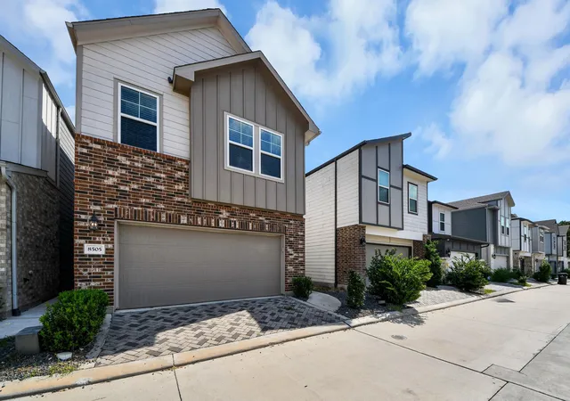 Photo 3 of Single family home for sale at 8505 Rising Stream Dr, Houston, TX 77063 | MLS# 27873575 | Listing updated on 2026-08-29