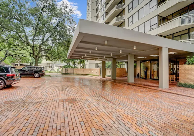 1st image of 15 Greenway Plz #18F, Houston, TX 77046 | MLS# 33235150