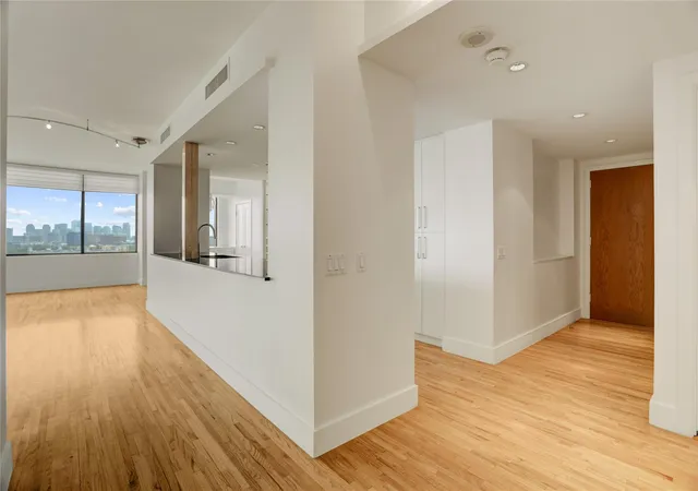 4th image of 15 Greenway Plz #18F, Houston, TX 77046 | MLS# 33235150
