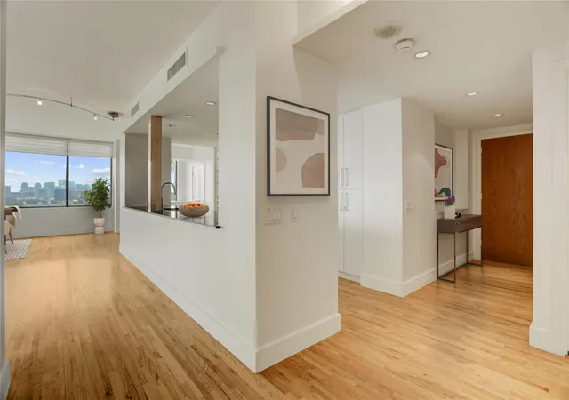 5th image of 15 Greenway Plz #18F, Houston, TX 77046 | MLS# 33235150