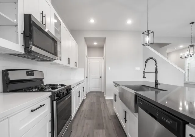 3rd image of 8440 Berry Brush, Houston, TX 77022 | MLS# 48106876