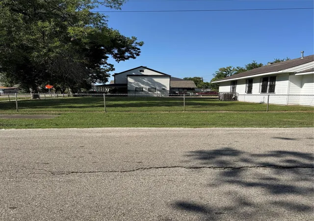 Photo 3 of Single family home for sale at 1603 Campbell St, Houston, TX 77009 | MLS# 18332082 | Listing updated on 2026-08-16
