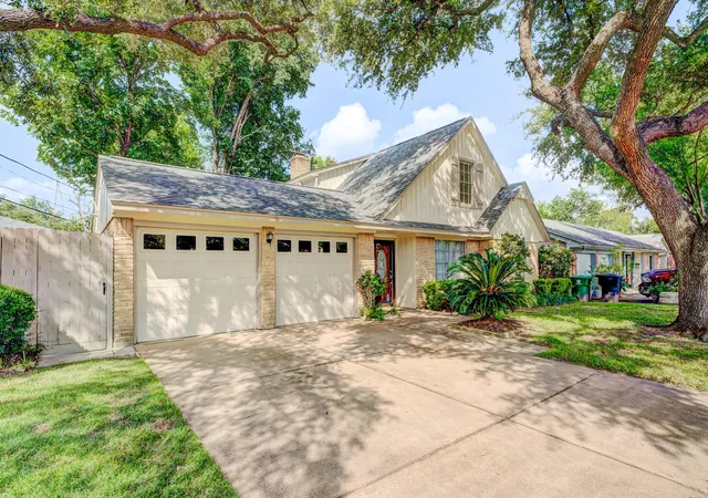 Photo 3 of Sale Pending at 3334 Spring Valley Rd, Houston, TX 77080 | MLS# 3582136 | Listing updated on 2026-09-14