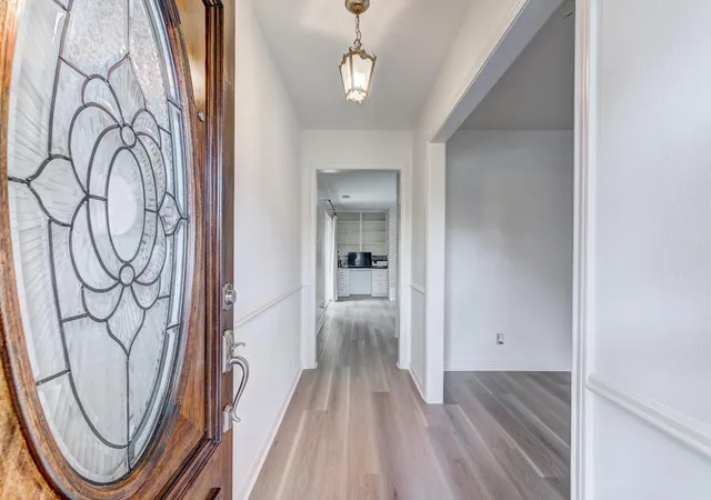 Photo 4 of Sale Pending at 3334 Spring Valley Rd, Houston, TX 77080 | MLS# 3582136 | Listing updated on 2026-09-14