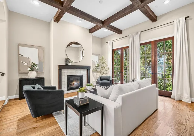 2nd image of 1129 W Bell St, Houston, TX 77019 | MLS# 74029730