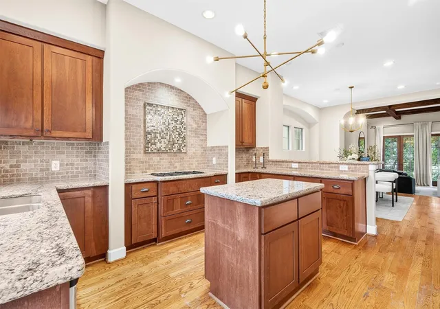 4th image of 1129 W Bell St, Houston, TX 77019 | MLS# 74029730