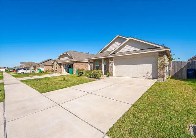 2nd image of 269 Bennett Loop, Angleton, TX 77515 | MLS# 80497051