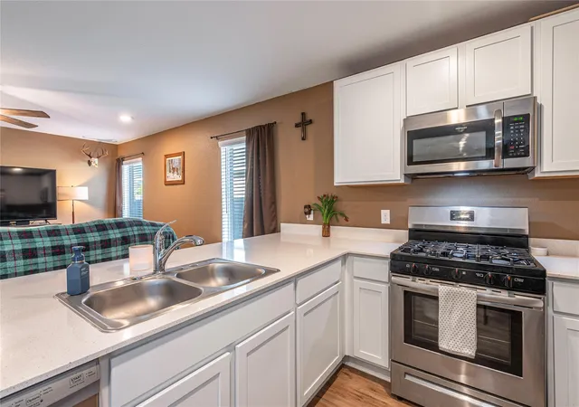 4th image of 269 Bennett Loop, Angleton, TX 77515 | MLS# 80497051