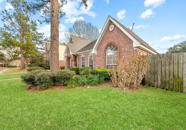 Photo 2 of Single family home for sale at 15007 Rock Knoll Dr, Houston, TX 77083 | MLS# 46372047 | Listing updated on 2026-08-17