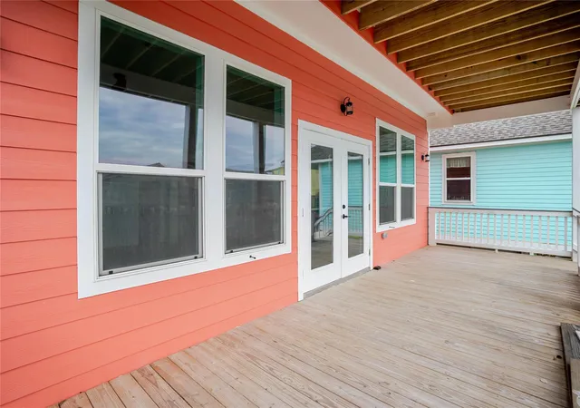 Photo 2 of Single family home for sale at 17518 Bristow Dr, Galveston, TX 77554 | MLS# 58886080 | Listing updated on 2026-03-12
