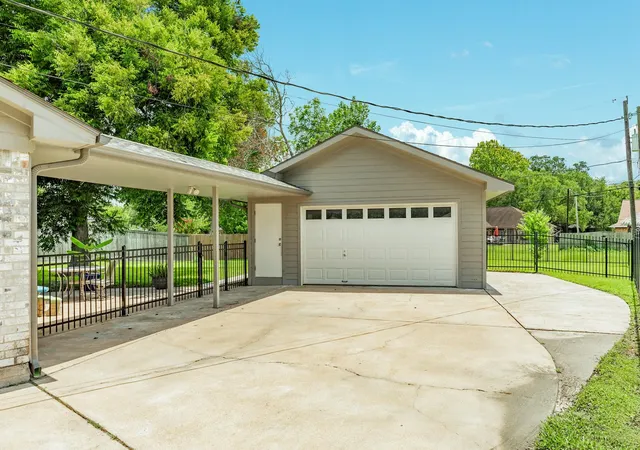 37th image of 320 Linden Ln, Lake Jackson, TX 77566 | MLS# 11003096