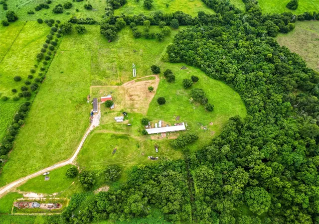 2nd image of 38929 Sampson Rd, Brookshire, TX 77423 | MLS# 98307881