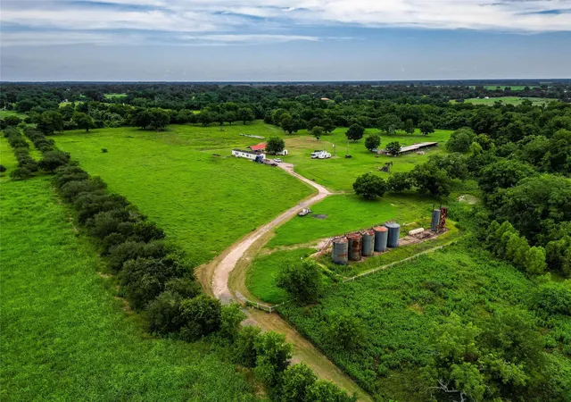 4th image of 38929 Sampson Rd, Brookshire, TX 77423 | MLS# 98307881