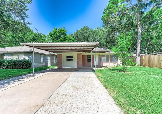 Photo 2 of Single family home for sale at 1033 S Booth Ln, Alvin, TX 77511 | MLS# 34461684 | Listing updated on 2026-08-27