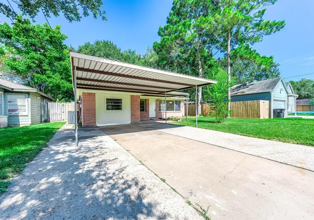 Photo 3 of Single family home for sale at 1033 S Booth Ln, Alvin, TX 77511 | MLS# 34461684 | Listing updated on 2026-08-27