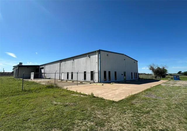 Photo 2 of Land for sale at 2013 W US Hwy 79, Buffalo, TX 75831 | MLS# 80899451 | Listing updated on 2026-04-07