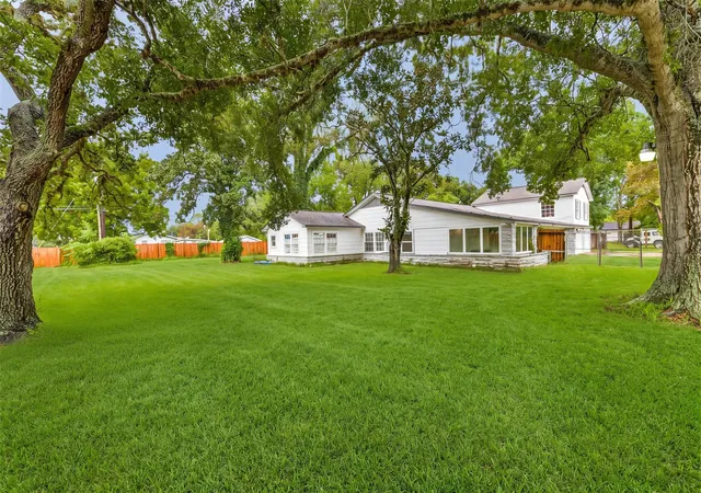 1st image of 100 N Mattson St, West Columbia, TX 77486 | MLS# 55490423