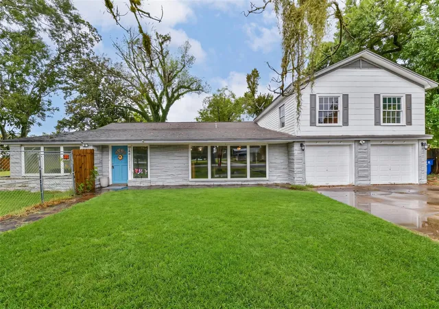 2nd image of 100 N Mattson St, West Columbia, TX 77486 | MLS# 55490423