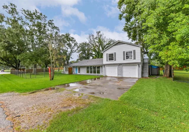 4th image of 100 N Mattson St, West Columbia, TX 77486 | MLS# 55490423