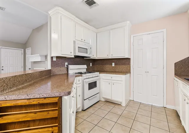5th image of 1060 Yaupon Cove Dr, Onalaska, TX 77360 | MLS# 30286457