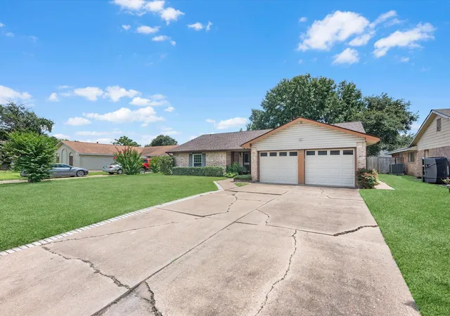 Photo 2 of Single family home for sale at 11219 Concho St, Houston, TX 77072 | MLS# 3764237 | Listing updated on 2026-08-13