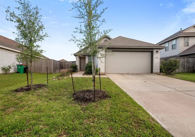 Photo 1 of Single family home for sale at 14534 Broadbury Pond Rd, Rosharon, TX 77583 | MLS# 17352374 | Listing updated on 2026-10-05