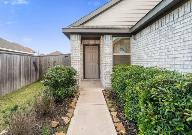 Photo 2 of Single family home for sale at 14534 Broadbury Pond Rd, Rosharon, TX 77583 | MLS# 17352374 | Listing updated on 2026-10-05