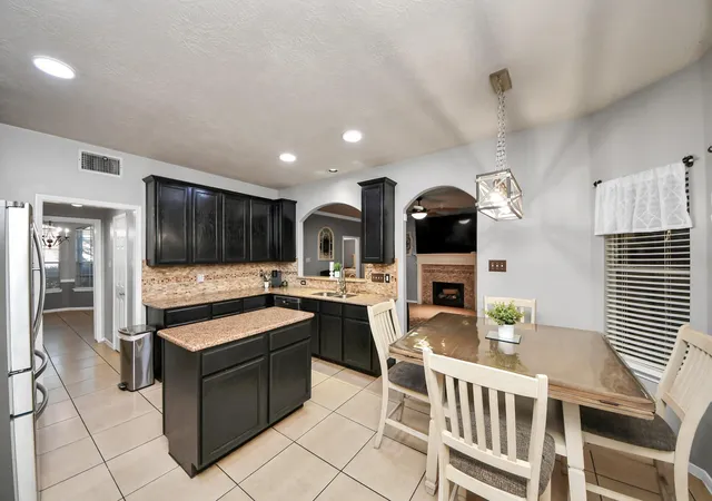 3rd image of 7903 Veranda Dr, Baytown, TX 77523 | MLS# 3246440