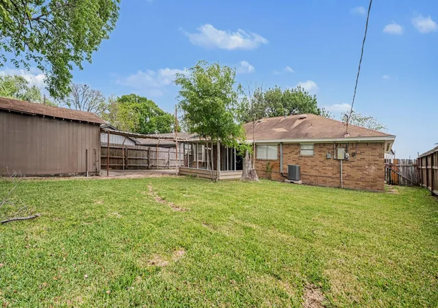 15th image of 4523 Hemlock Dr, Baytown, TX 77521 | MLS# 48120298