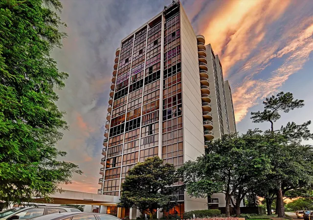 2nd image of 5001 Woodway Dr #PH2, Houston, TX 77056 | MLS# 47675685