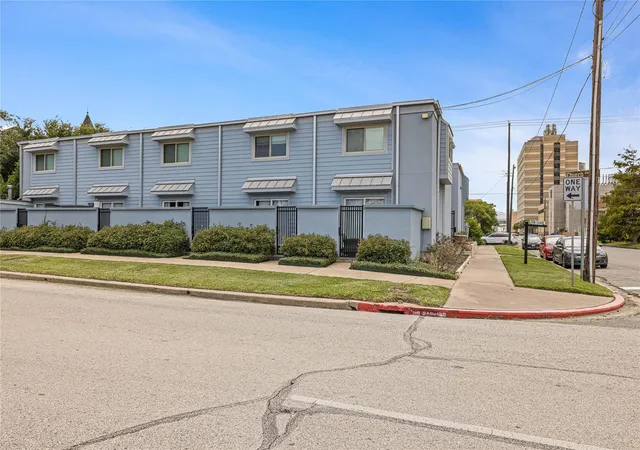 Photo 1 of Multi family home for sale at 525 11th Street, Galveston, TX 77550 | MLS# 15972576 | Listing updated on 2026-06-09