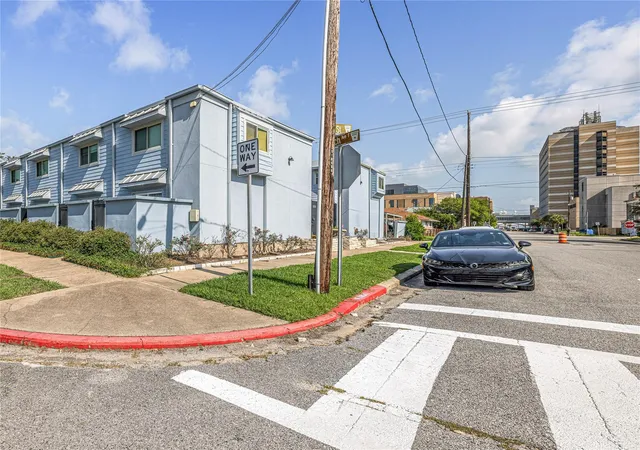 Photo 2 of Multi family home for sale at 525 11th Street, Galveston, TX 77550 | MLS# 15972576 | Listing updated on 2026-06-09