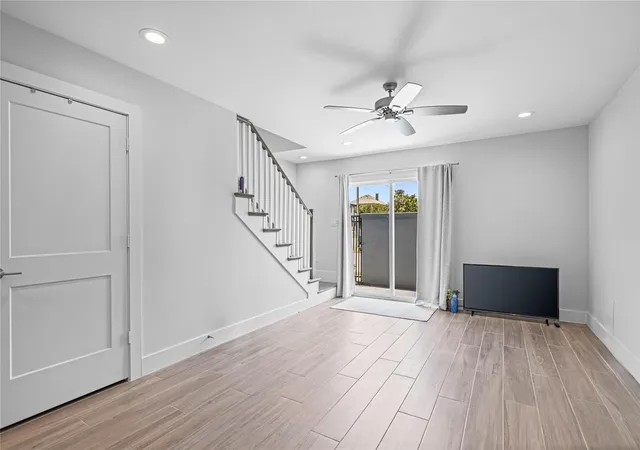 Listing Photo 4 - Condo for sale in building located at 525 11th St, Galveston, TX 77550