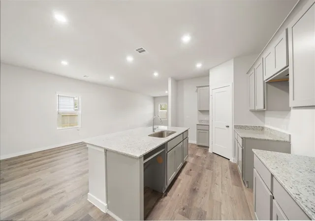 5th image of 11334 Youngquist Dr, Mont Belvieu, TX 77585 | MLS# 52420826