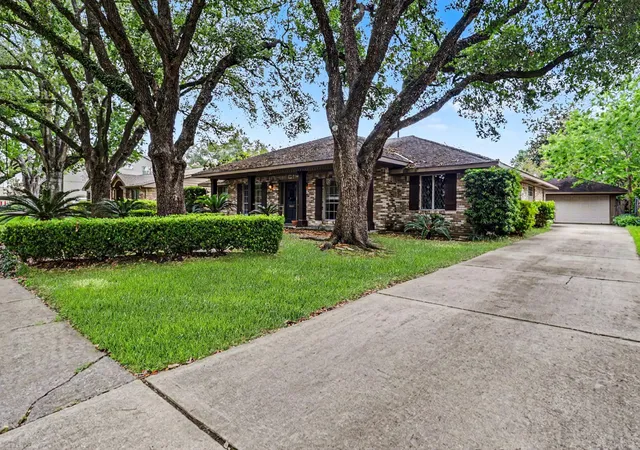 3rd image of 5251 Birdwood Rd, Houston, TX 77096 | MLS# 21106606
