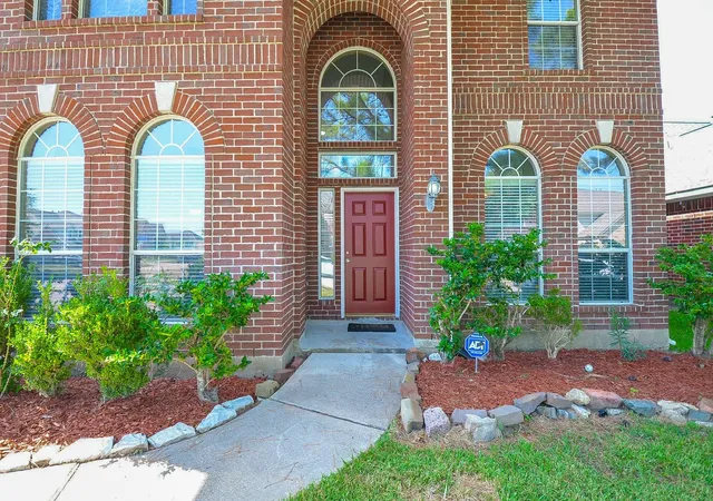 3rd image of 13109 Sunset Cliff Ct, Sugar Land, TX 77478 | MLS# 54568787