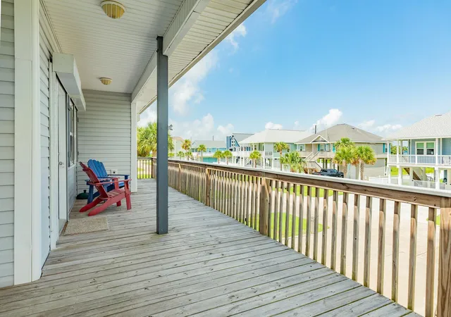 Photo 4 of Single family home for sale at 13929 Pirates Beach Blvd, Galveston, TX 77554 | MLS# 74068779 | Listing updated on 2026-09-02