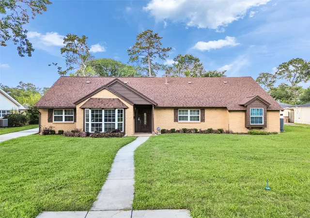 1st image of 3017 Inwood Dr, Dickinson, TX 77539 | MLS# 63737139