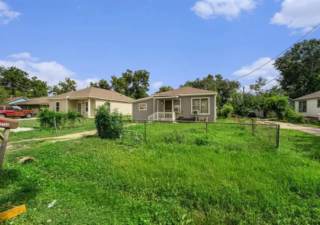 Photo 3 of Multi family home for sale at 5105 Earline St, Houston, TX 77016 | MLS# 15918985 | Listing updated on 2026-04-23