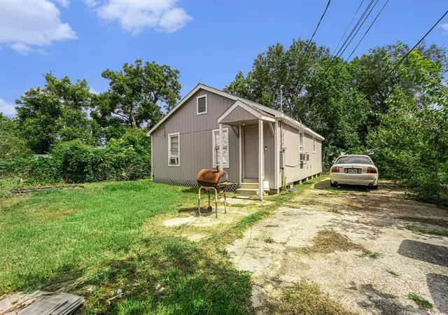 Photo 4 of Multi family home for sale at 5105 Earline St, Houston, TX 77016 | MLS# 15918985 | Listing updated on 2026-04-23