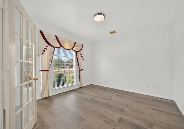 Photo 3 of Single family home for sale at 2103 Five Iron Dr, Houston, TX 77089 | MLS# 19953697 | Listing updated on 2026-08-29