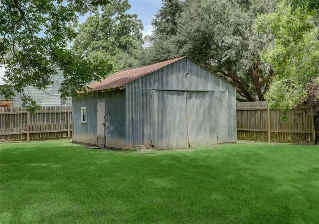Photo 2 of Single family home for sale at 215 E Dahlgren Ave, Wharton, TX 77488 | MLS# 86364110 | Listing updated on 2026-07-30