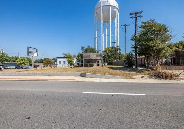Photo 4 of Single family home for sale at 3703 S College Ave, Bryan, TX 77801 | MLS# 26939252 | Listing updated on 2026-08-31