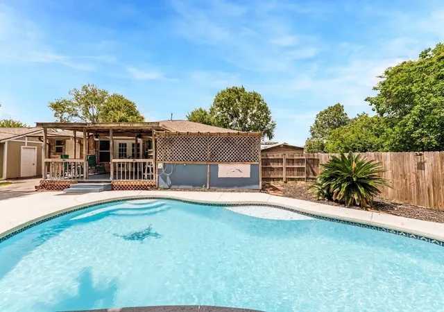 2nd image of 519 Fairfield St, Shoreacres, TX 77571 | MLS# 87201327